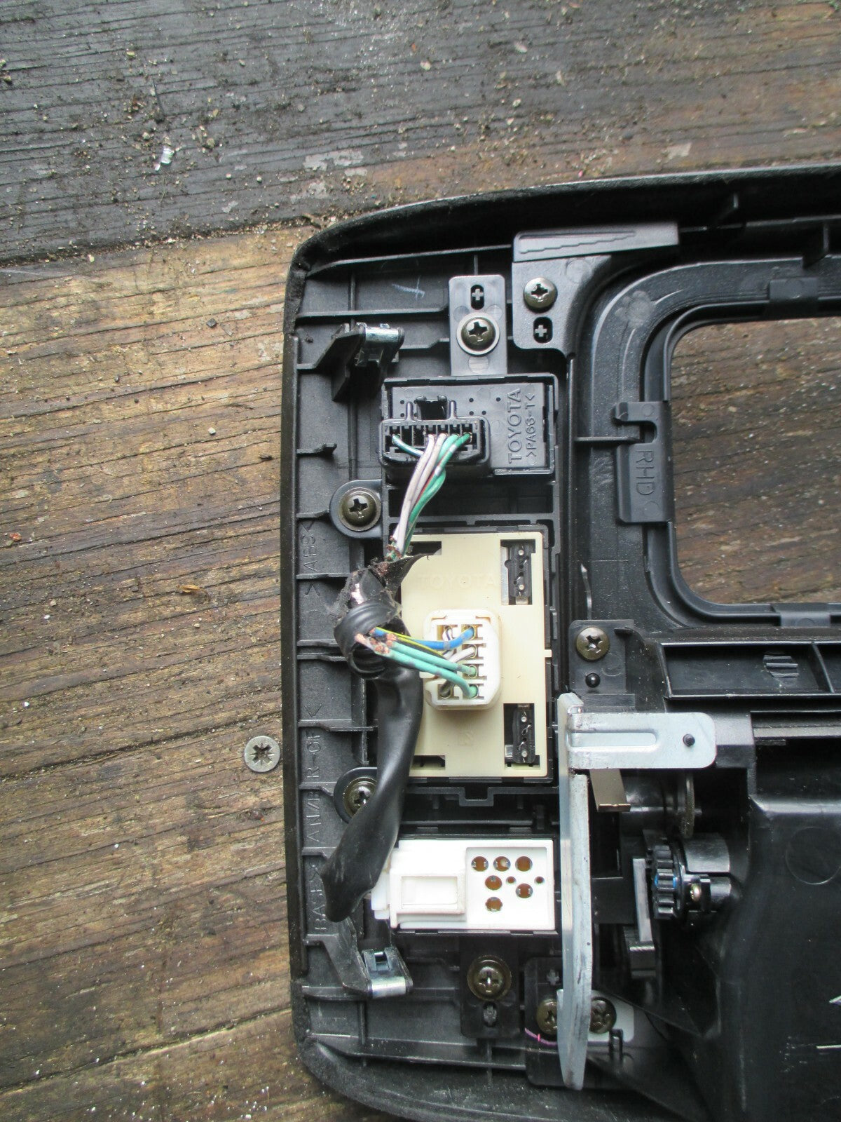 LEXUS GS300 1998 GEAR SELECTOR SURROUND TRIM 5562030050