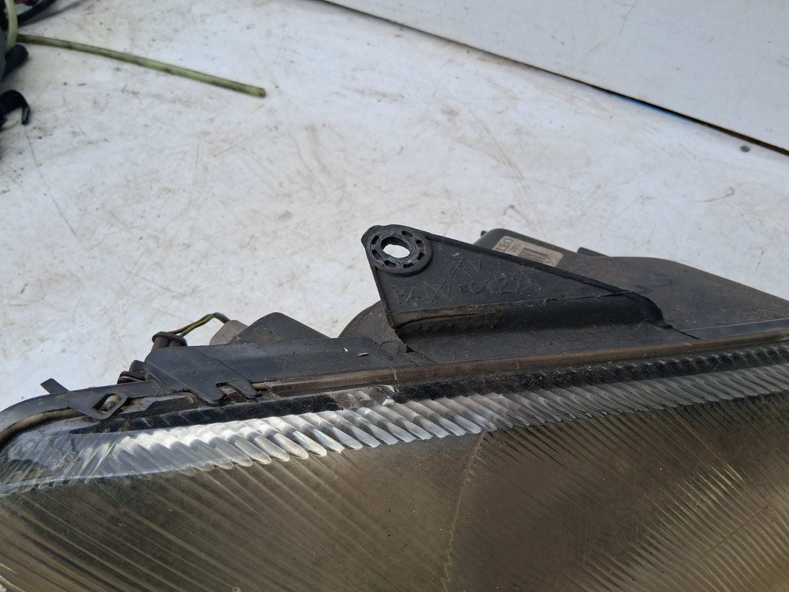 2001 PEUGEOT 206 OSF DRIVER SIDE FRONT HEADLIGHT HEADLAMP