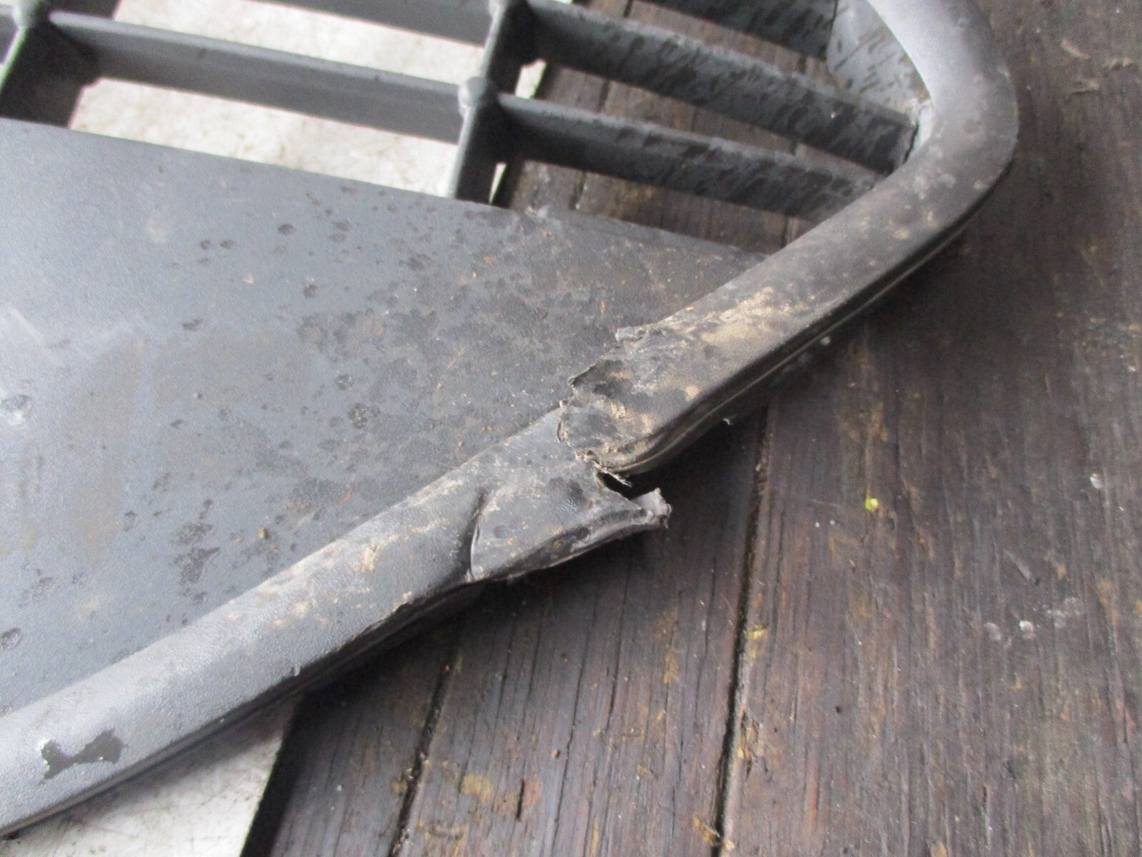 FORD FOCUS MK2 2010 FRONT BUMPER LOWER GRILL 8M5117B968