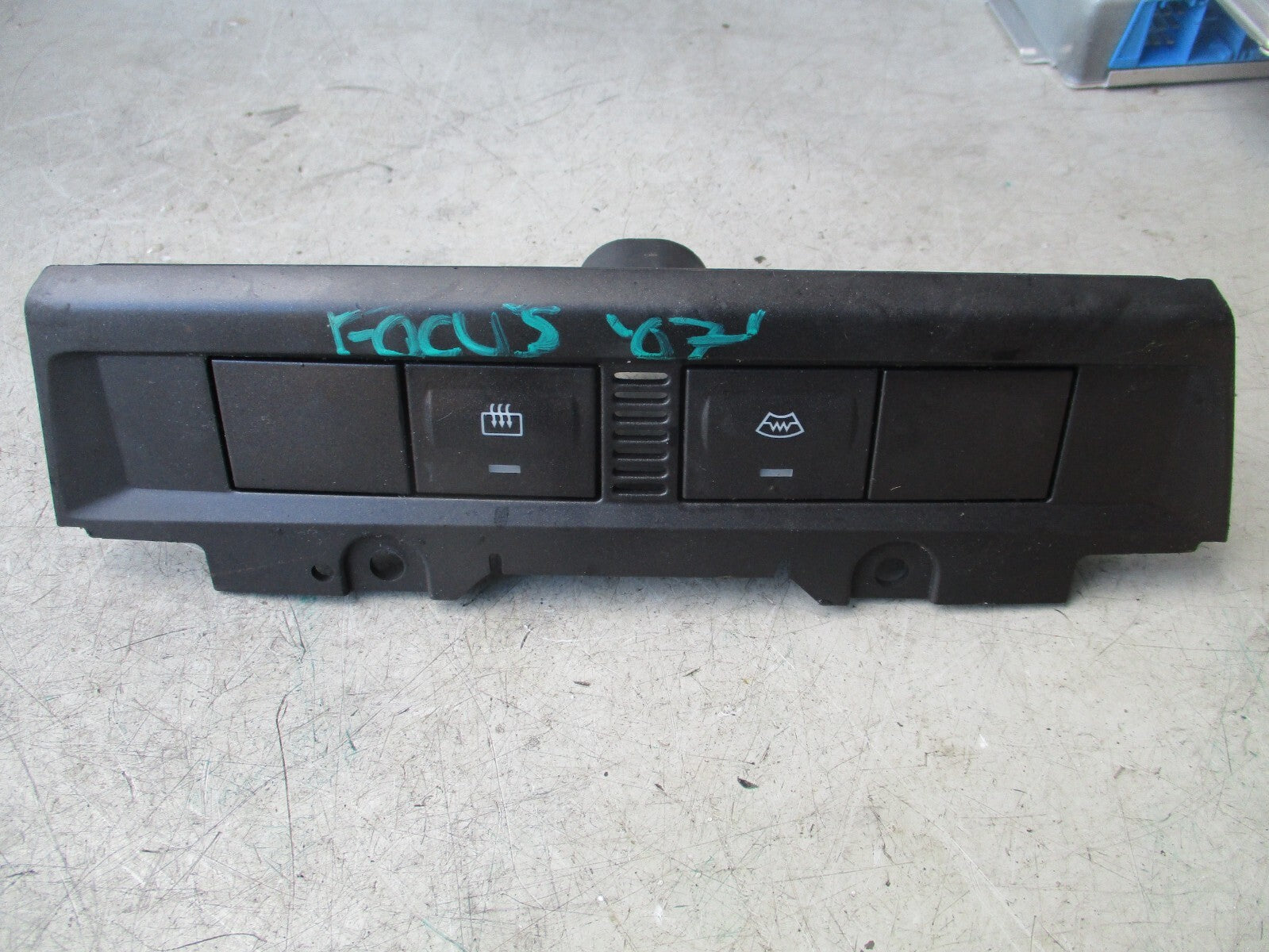 2007 FORD FOCUS MK2 HEAT CONTROL SWITCH TRIM 4M5113D734DC