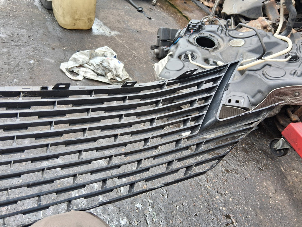 2023 PEUGEOT 5008 MK2 FRONT RADIATOR BADGE UPPER GRILL