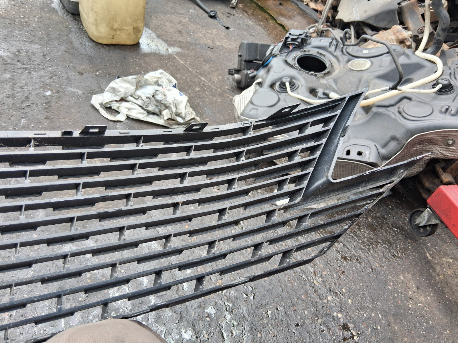 2023 PEUGEOT 5008 MK2 FRONT RADIATOR BADGE UPPER GRILL