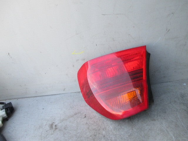 2005 BMW 3 SERIES E90 OSR DRIVER SIDE REAR TAIL LIGHT 6937458
