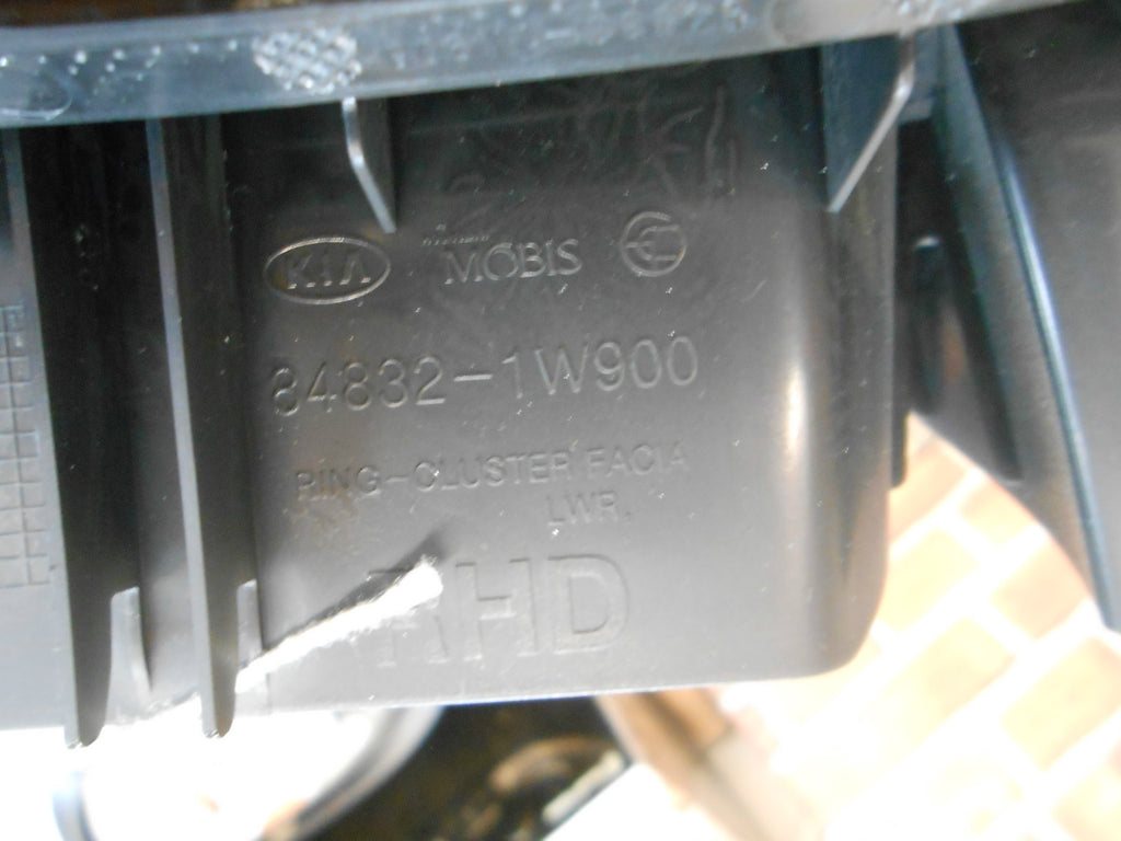 KIA RIO MK3 2015 INTERIOR SPEEDO CLOCKS SURROUND PLASTIC TRIM 84832-1W900