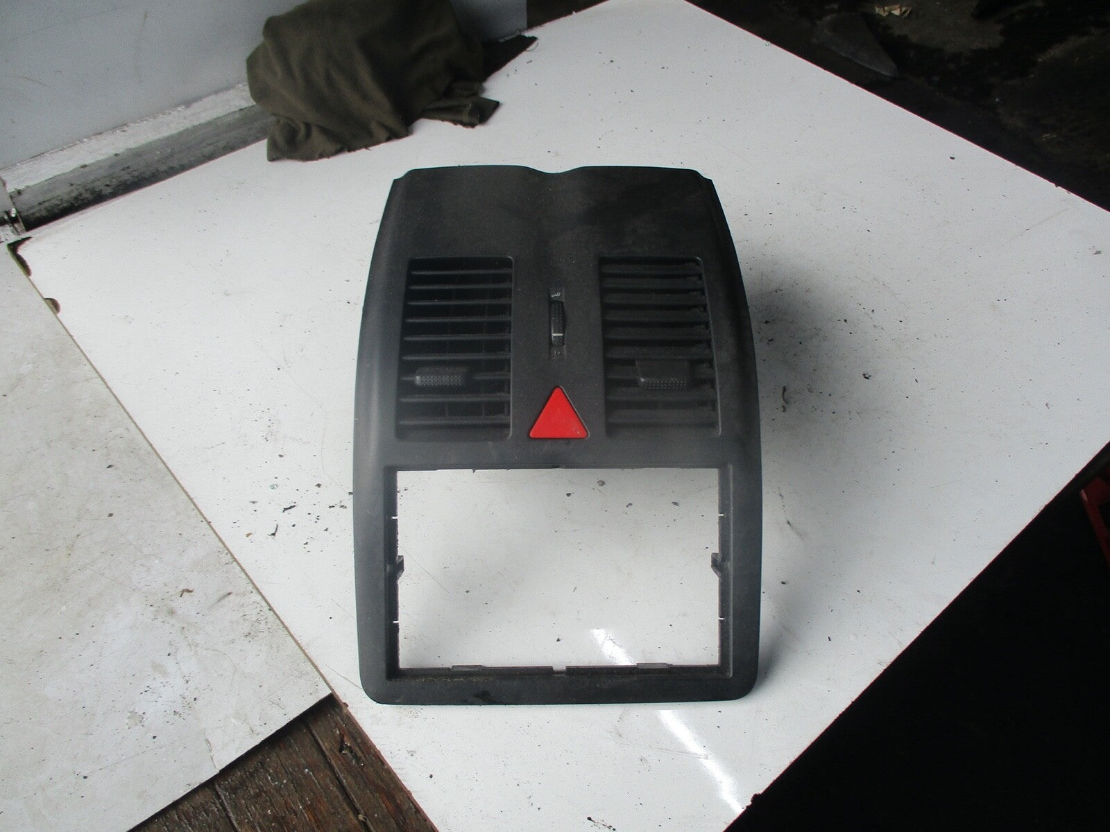VW VOLKSWAGEN POLO 6N2 CENTRE CONSOLE DASH TRIM 6N0 858 069C