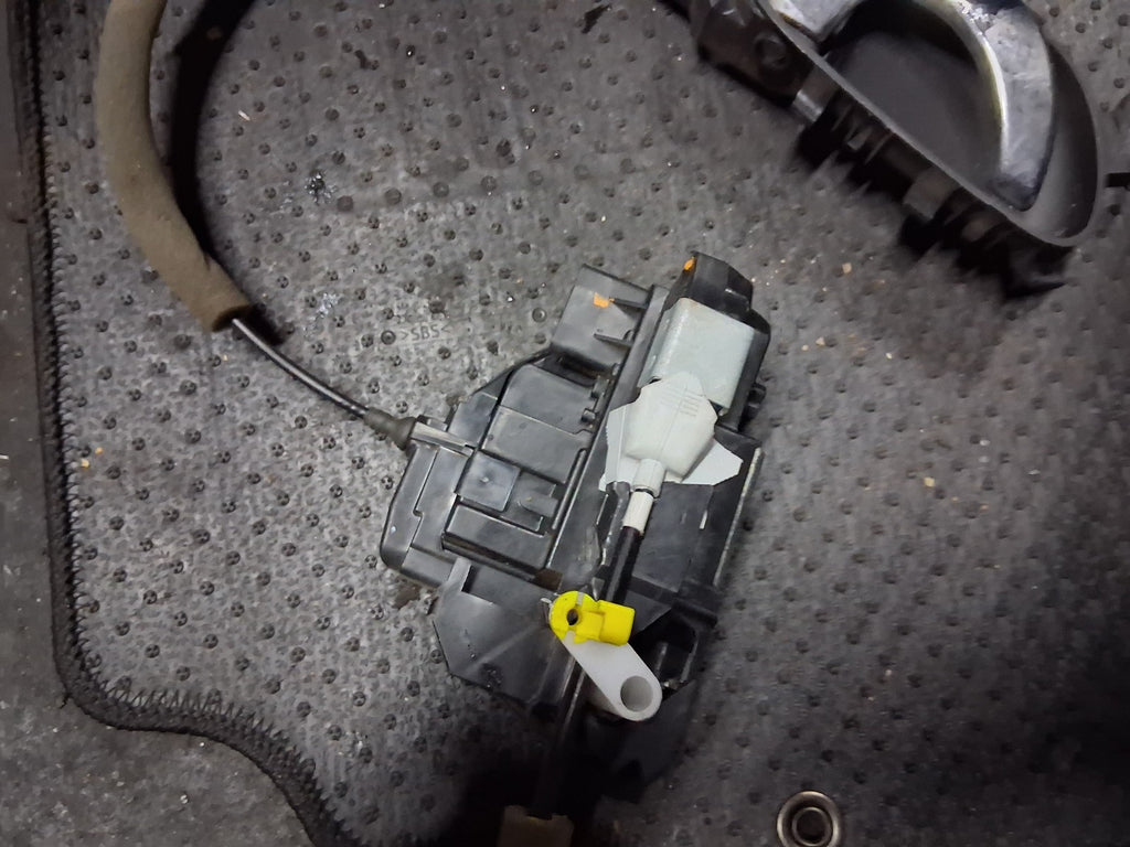 2020 NISSAN QASHQAI J11 MK2 OSF DRIVER SIDE FRONT RIGHT DOOR LOCK MECHANISM