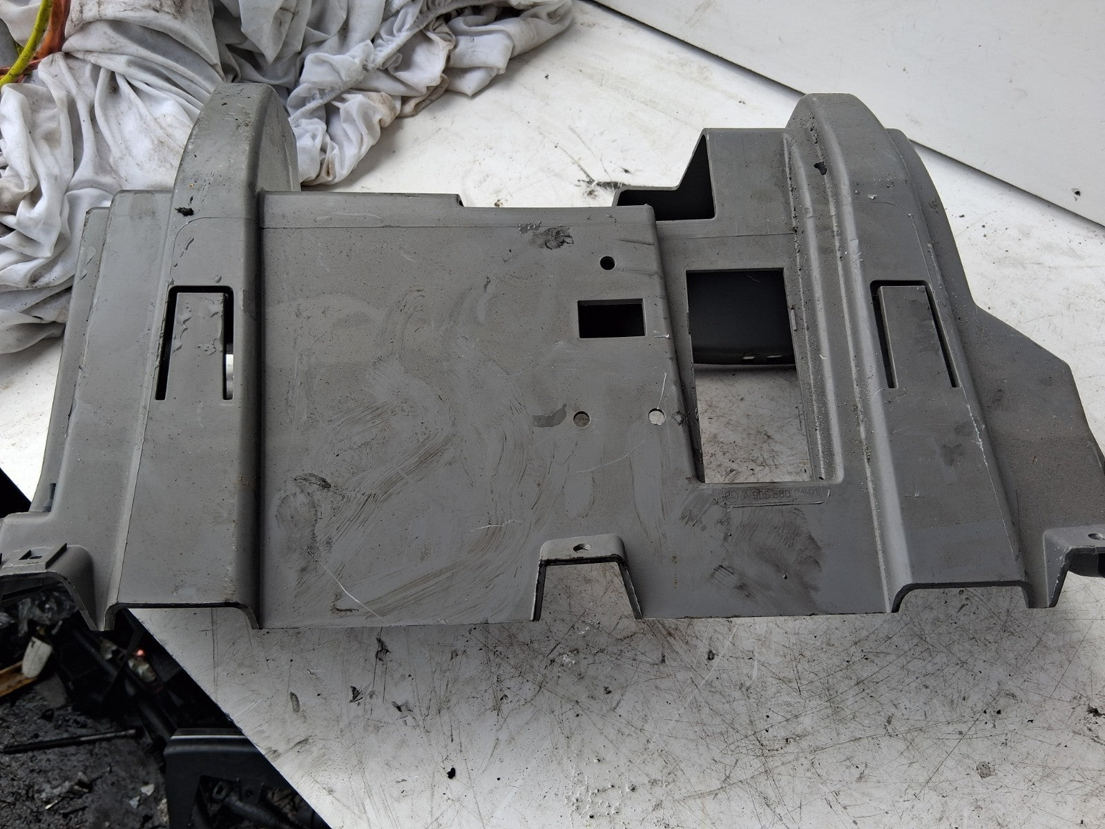 2016 MERCEDES SPRINTER W906 GLOVEBOX STORAGE COMPARTMENT OUTER FRAME A9066800491
