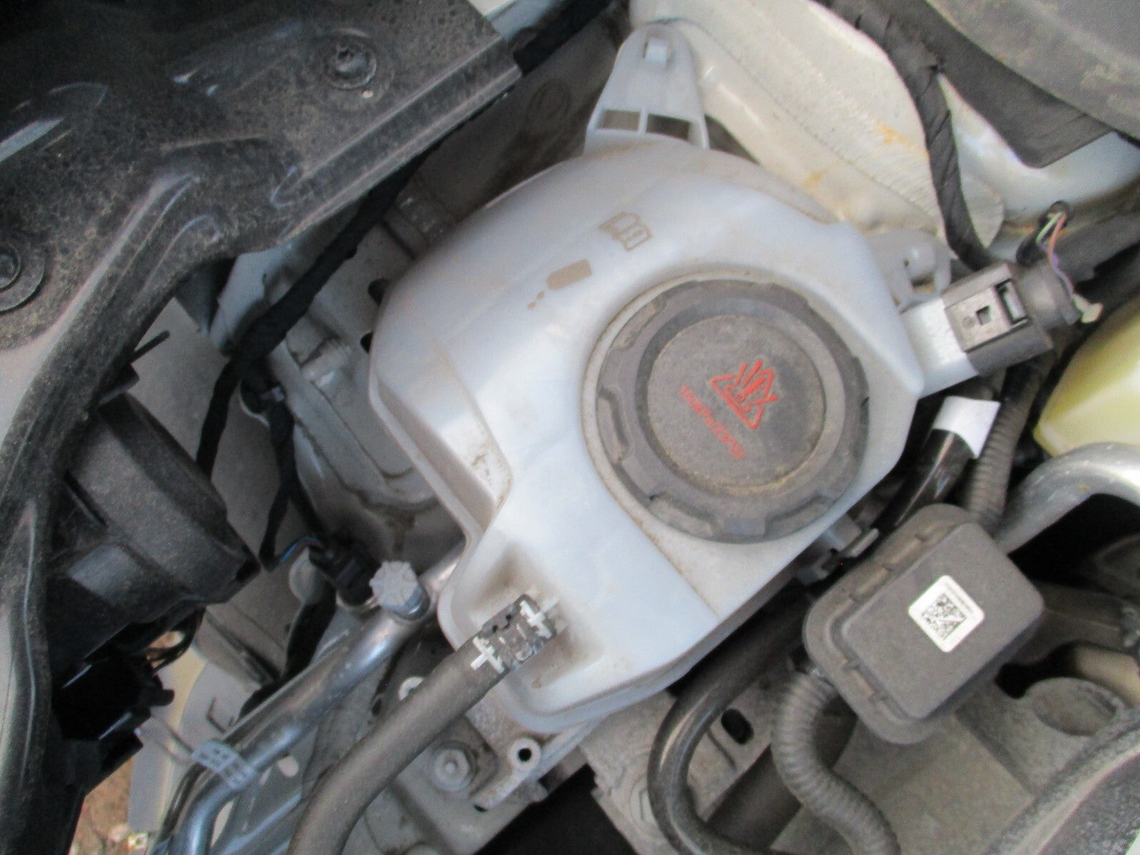 2023 VW VOLKSWAGEN T CROSS COOLANT WATER EXPANSION OVERFLOW TANK 2Q0121407D