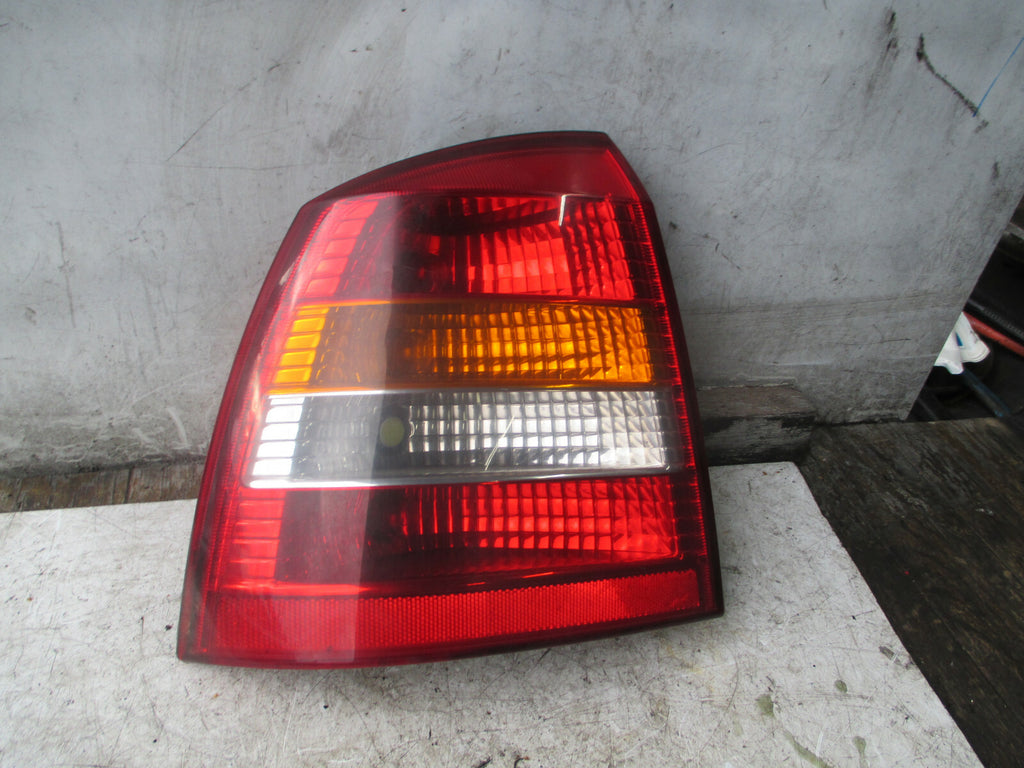 VAUXHALL ASTRA MK4 2004 NSR PASSENGER SIDE REAR TAIL LIGHT