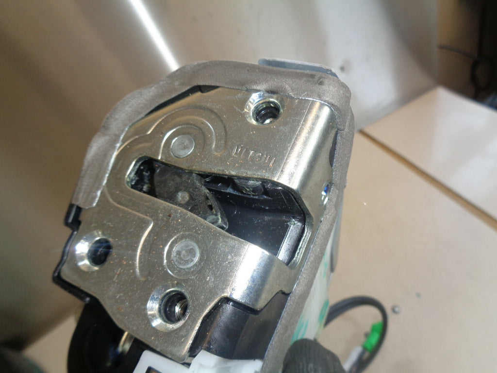 TOYOTA YARIS 2014 MK3 NSR PASSENGER SIDE REAR DOOR LOCK MECHANISM