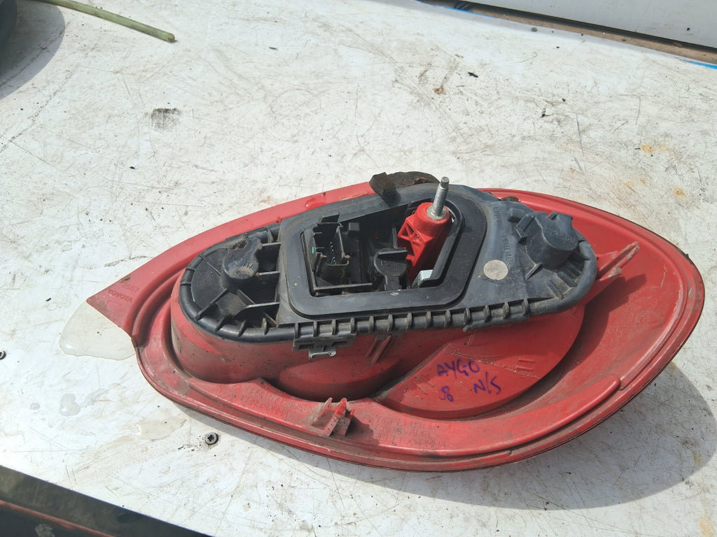 2008 TOYOTA AYGO MK1  NSR PASSENGER SIDE REAR TAIL LIGHT LAMP