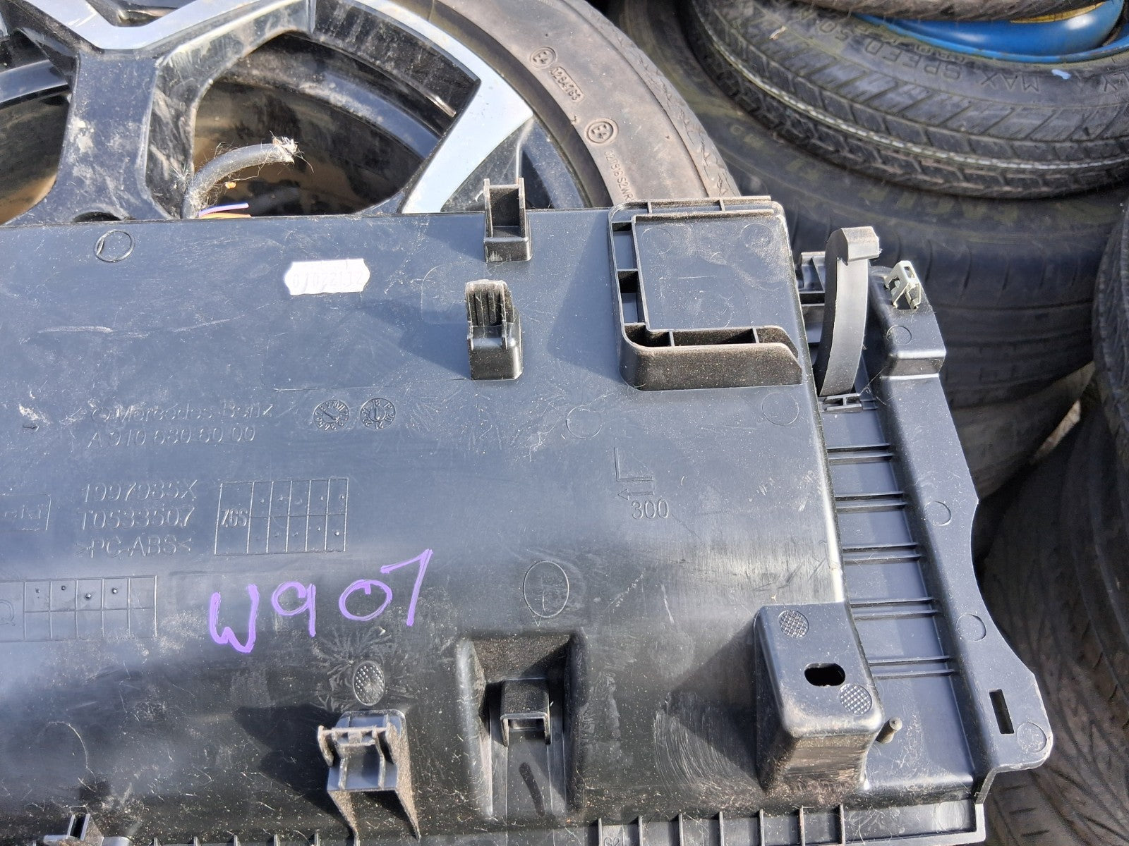 2020 MERCEDES SPRINTER W907 FRONT STORAGE COMPARTMENT GLOVEBOX A9106806000