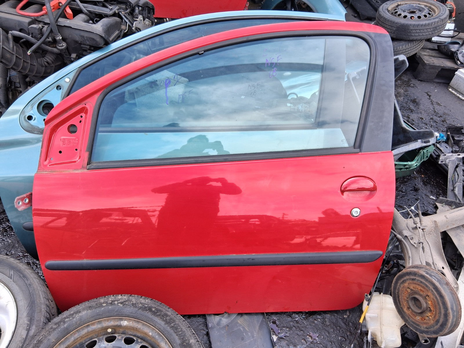 2008 CITROEN C1 MK1 3 DOOR NSF PASSENGER SIDE FRONT LEFT COMPLETE DOOR RED