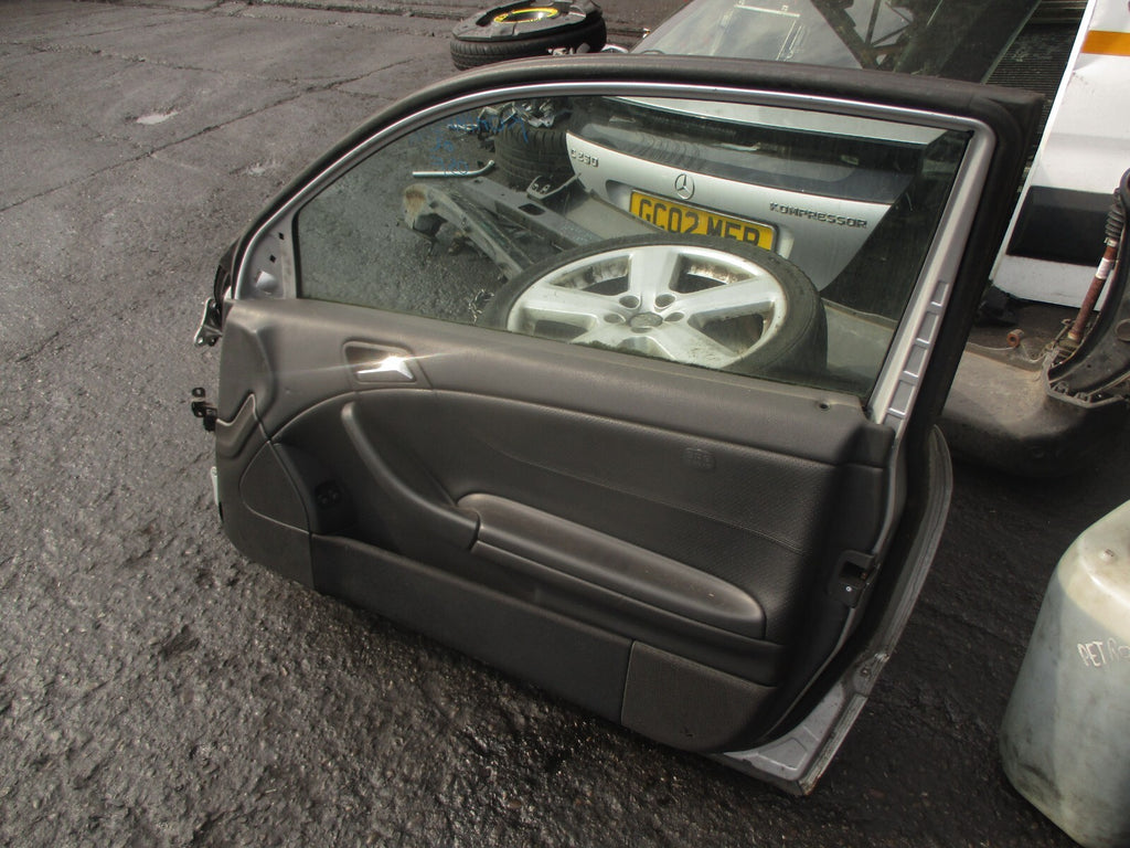 2002 MERCEDES C CLASS COUPE CL203 OSF DRIVER FRONT RIGHT COMPLETE DOOR SILVER