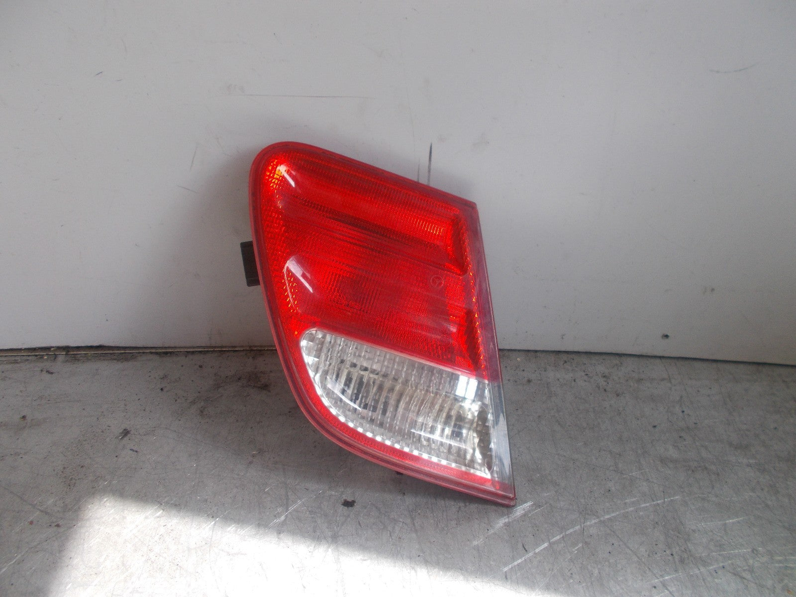 MERCEDES NS PASSENGER SIDE REAR LIGHT 318501