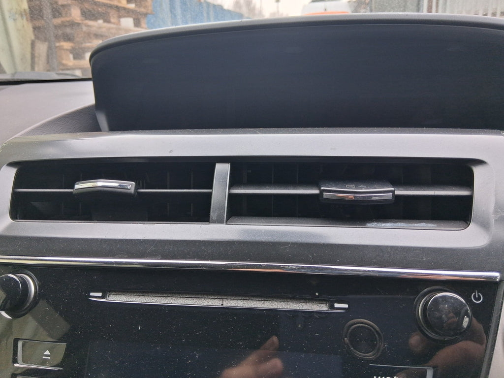 2018 TOYOTA PRIUS V PLUS XW40 FRONT DASH CENTER BOTH AIR VENT AIRVENTS