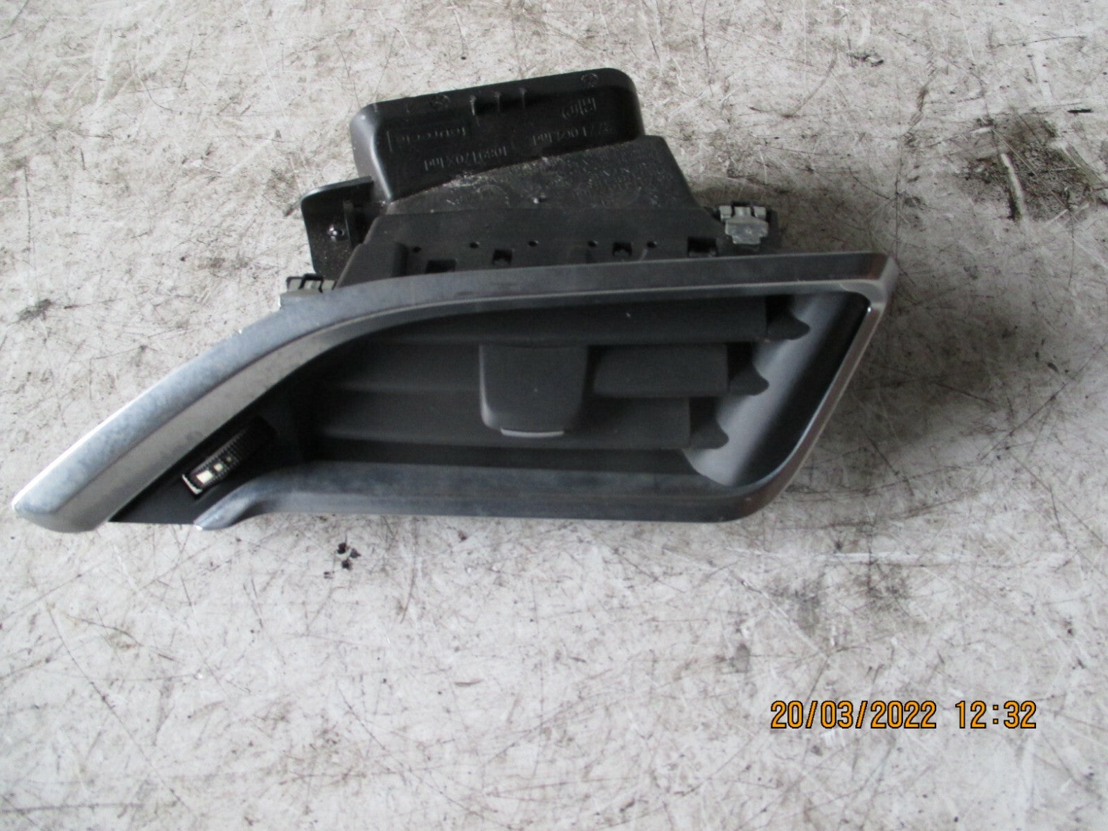 PEUGEOT 208 2016 MK1 OSF FRONT DRIVER SIDE DASHBOARD FRONT AIR VENT GRILL