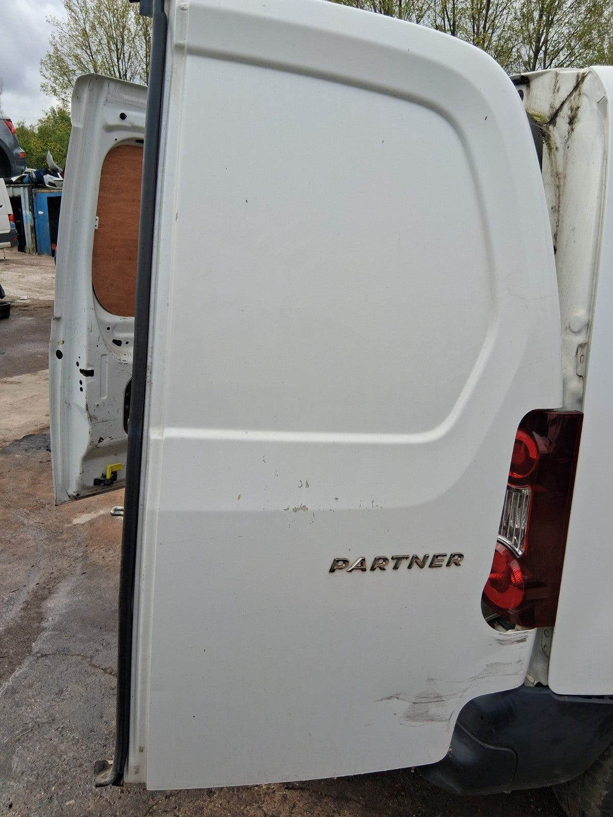 2017 PEUGEOT PARTNER MK2 OSR DRIVER SIDE REAR RIGHT COMPLETE DOOR WHITE