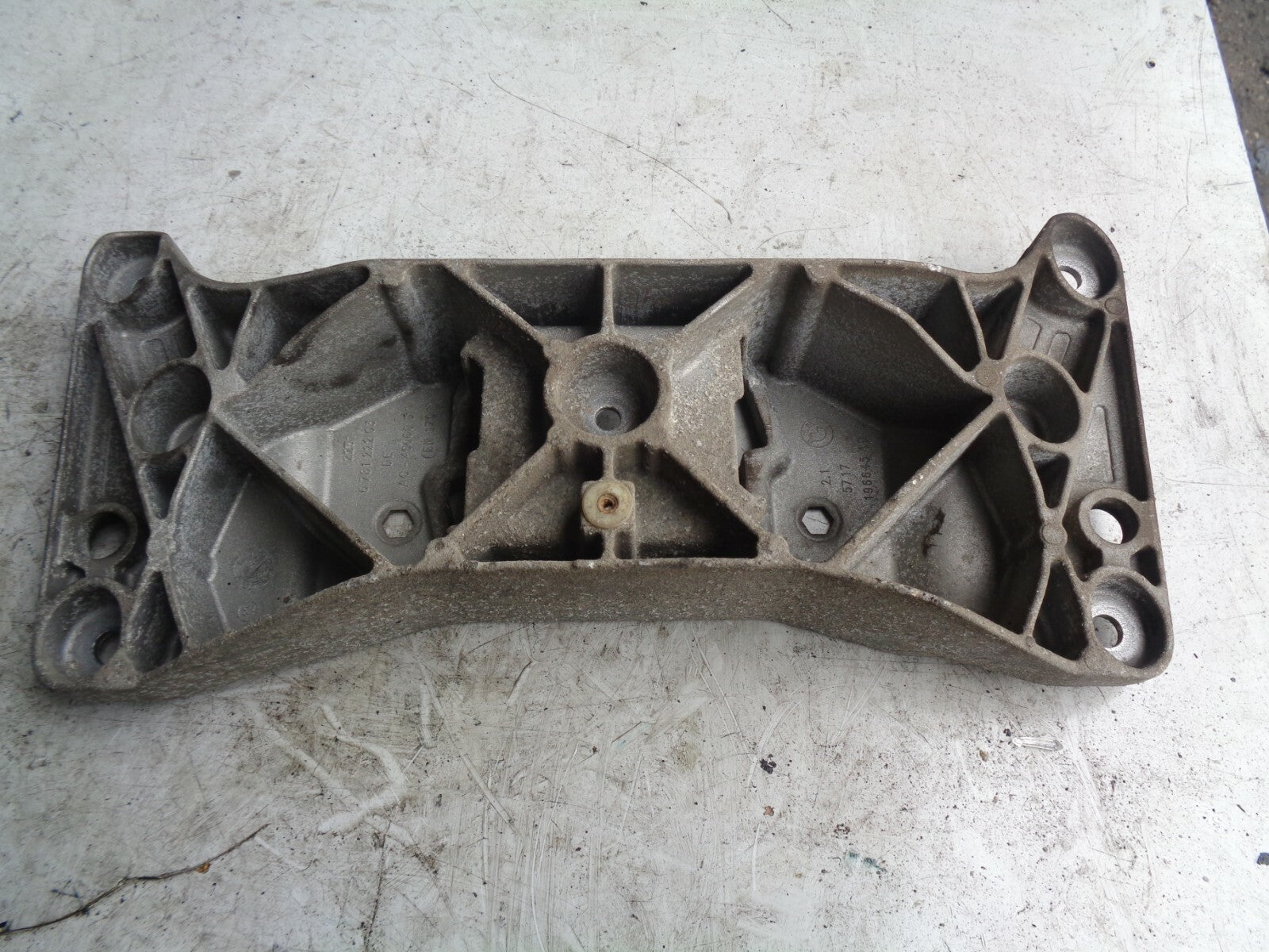 BMW 5 SERIES F10 F11 M SPORT GEARBOX MOUNT BRACKET 678122203