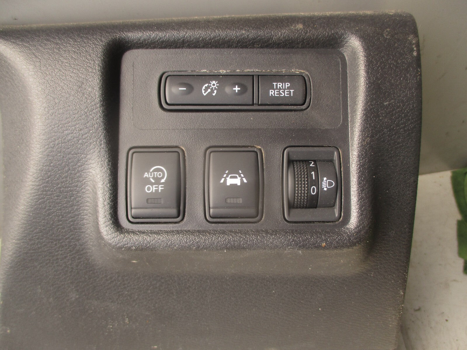 2019 NISSAN MICRA K14 MK5 DRIVER SIDE LOWER DASHBOARD SWITCHES & TRIM 681065FF