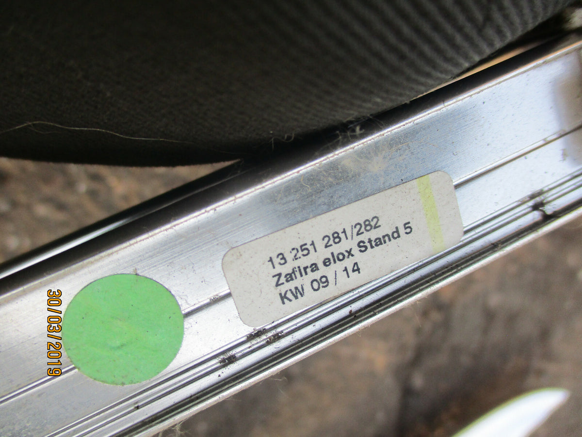VAUXHALL ZAFIRA B 2 ROOF BARS RAILS CHROME 13251281 13251282