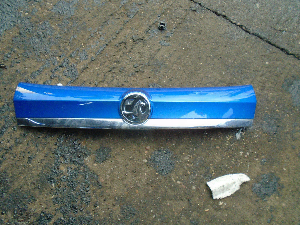 VAUXHALL MOKKA 2018 REAR BOOTLID TRIM PANEL