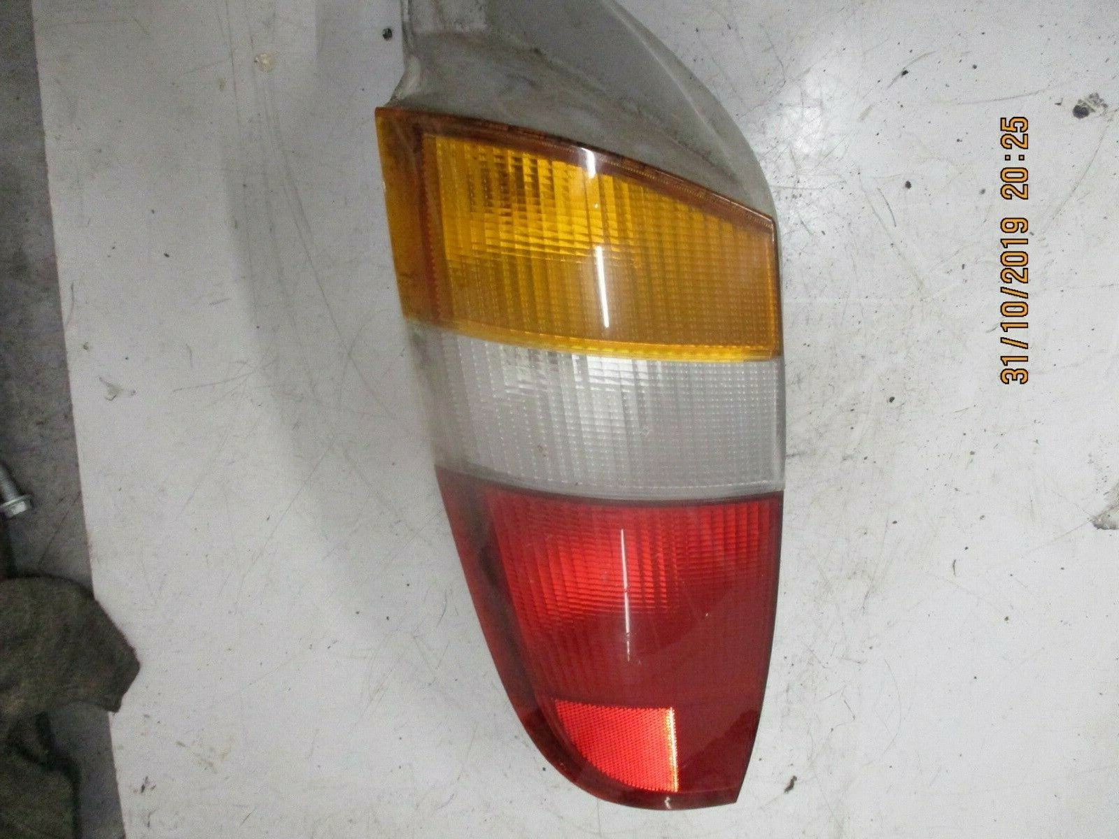 HYUNDAI AMICA 2000 NSR PASSENGER SIDE REAR BRAKE TAIL LIGHT CLUSTER 92401051