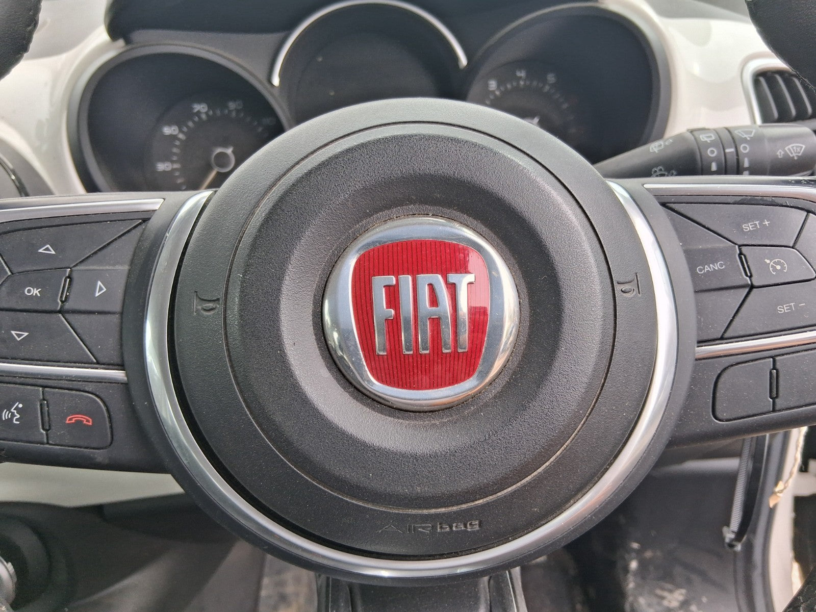 2019 FIAT 500L HATCH CENTRE DRIVER'S STEERING WHEEL AIRBAG