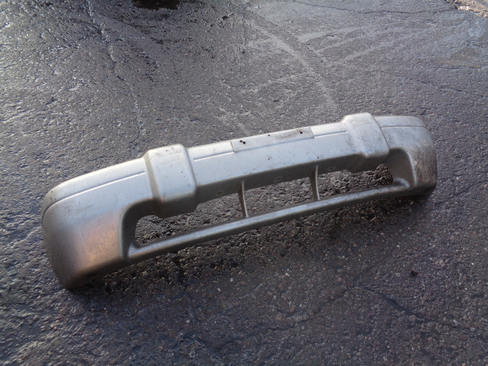 KIA SPORTAGE MK1 2001 COMPLETE FRONT BUMPER SILVER