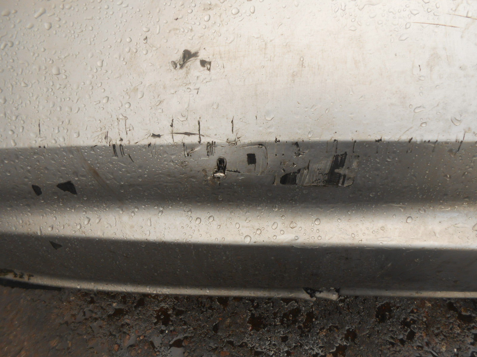 KIA CARENS MK2 FACELIFT 2004 REAR BACK PLASTIC BUMPER SILVER DAMAGED