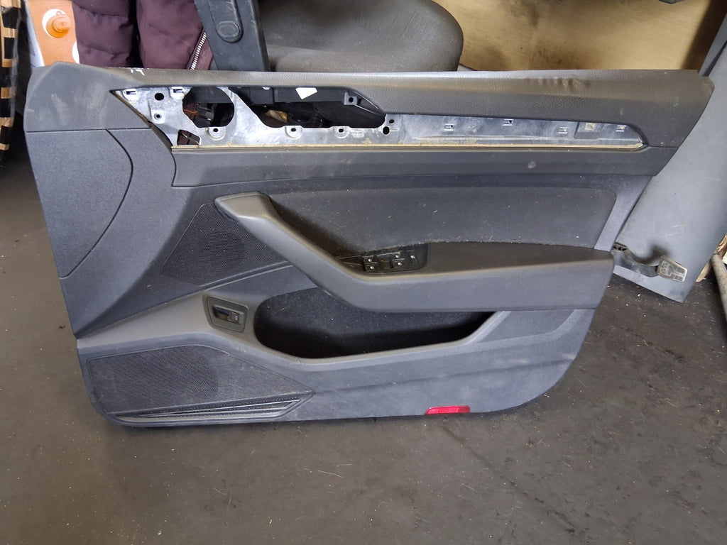 2019 VW VOLKSWAGEN PASSAT B8 OSF DRIVER SIDE FRONT RIGHT DOOR CARD