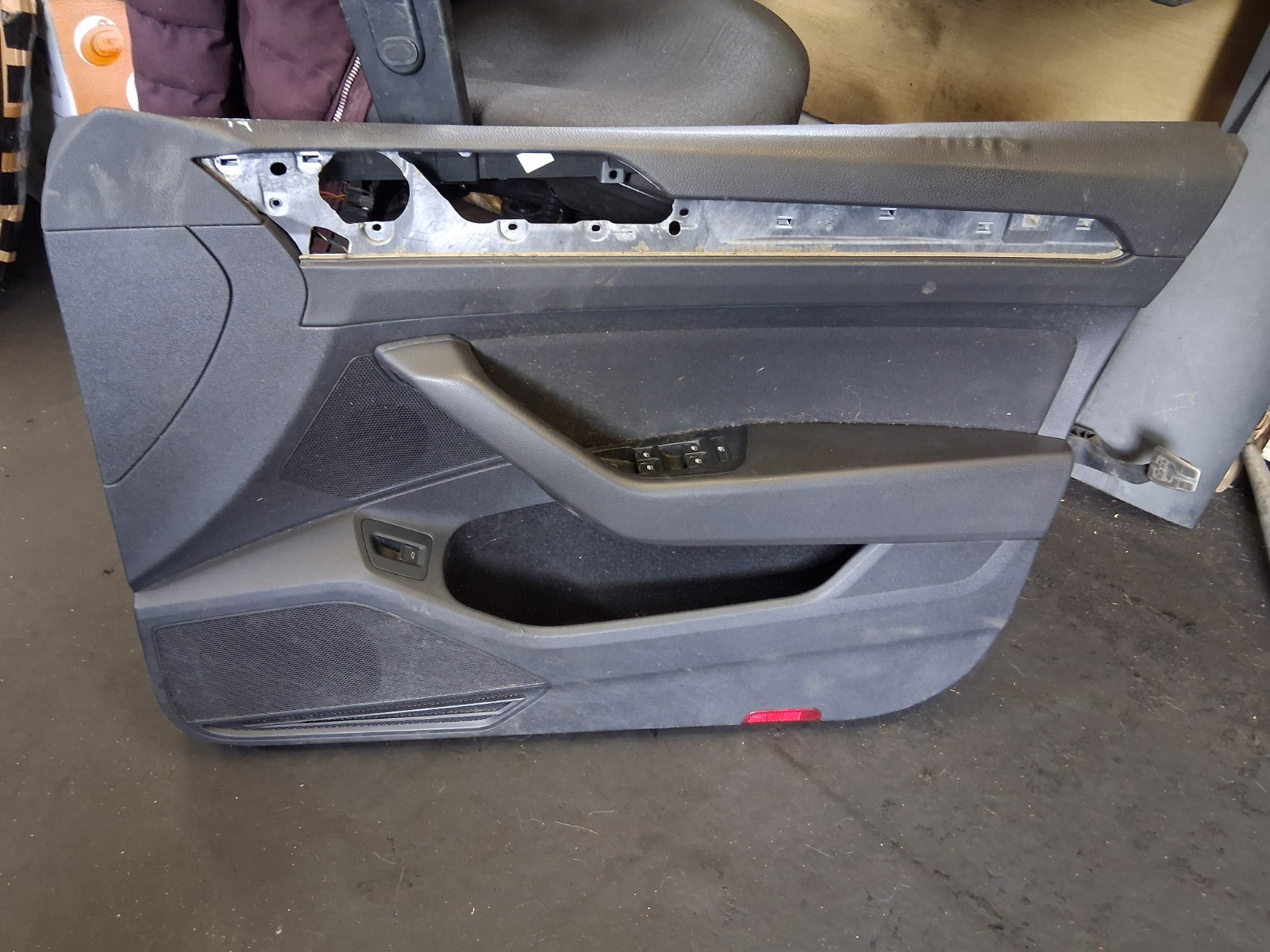 2019 VW VOLKSWAGEN PASSAT B8 OSF DRIVER SIDE FRONT RIGHT DOOR CARD