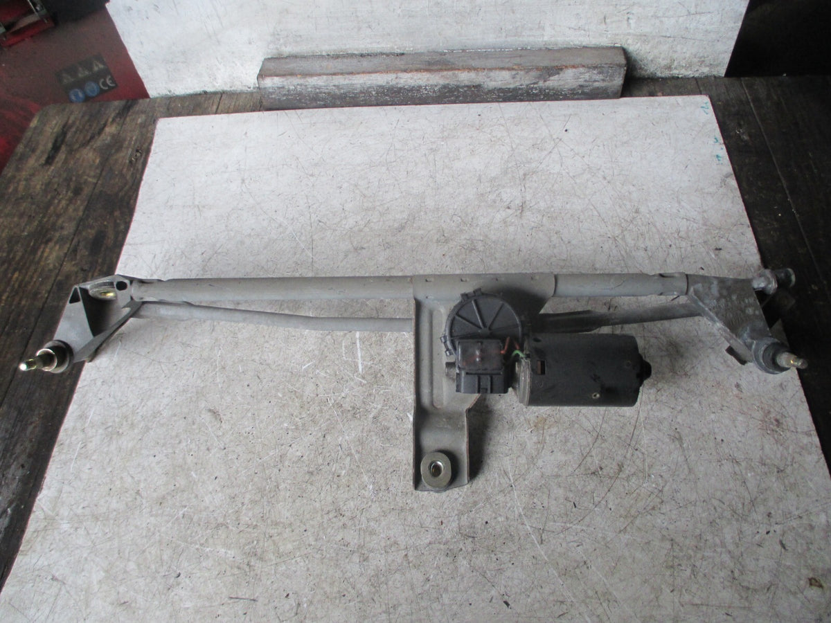 VOLVO V70 1998 FRONT WIPER MOTOR AND LINKAGE