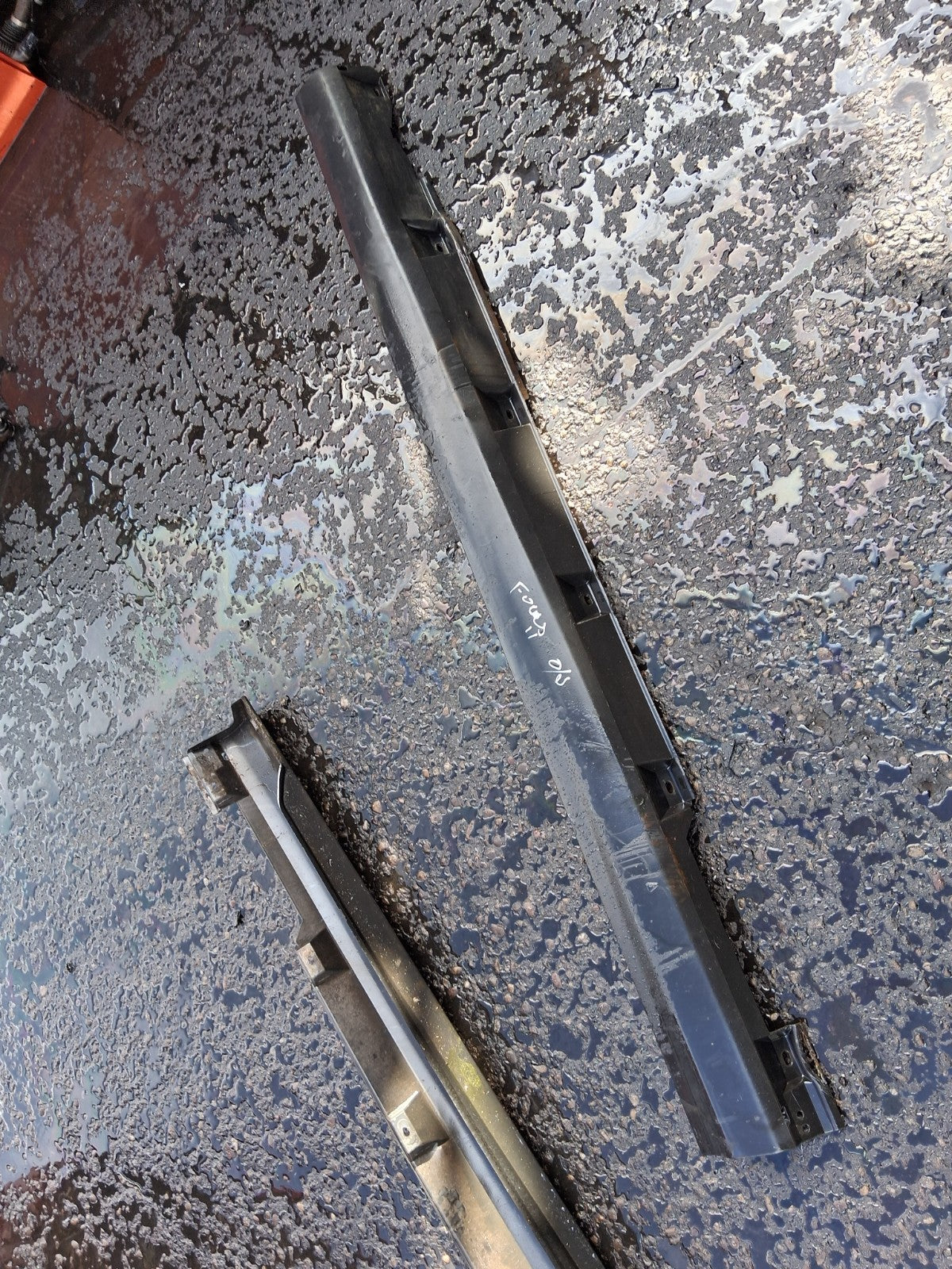 FORD FOCUS MK3 2011 OS DRIVER SIDE SKIRT VALANCE PLASTIC