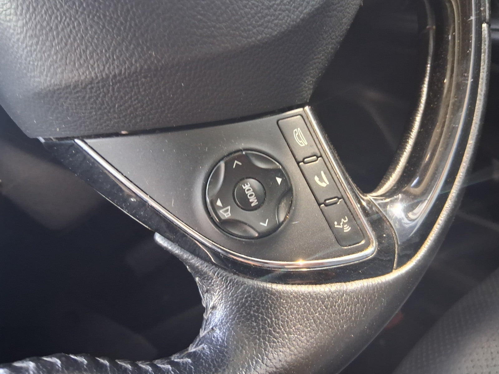 2018 MITSUBISHI OUTLANDER MK3 3 SPOKE MULTIFUNCTION LEATHER STEERING WHEEL