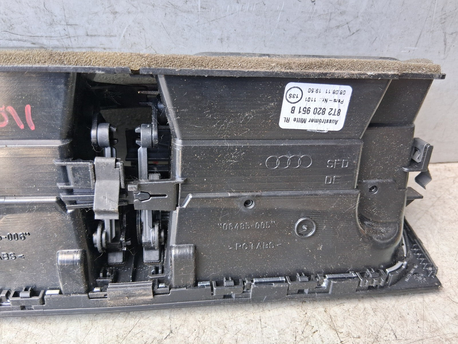 2011 AUDI A4 CENTRE DASHBOARD FRONT AIRVENT 8T2820951B