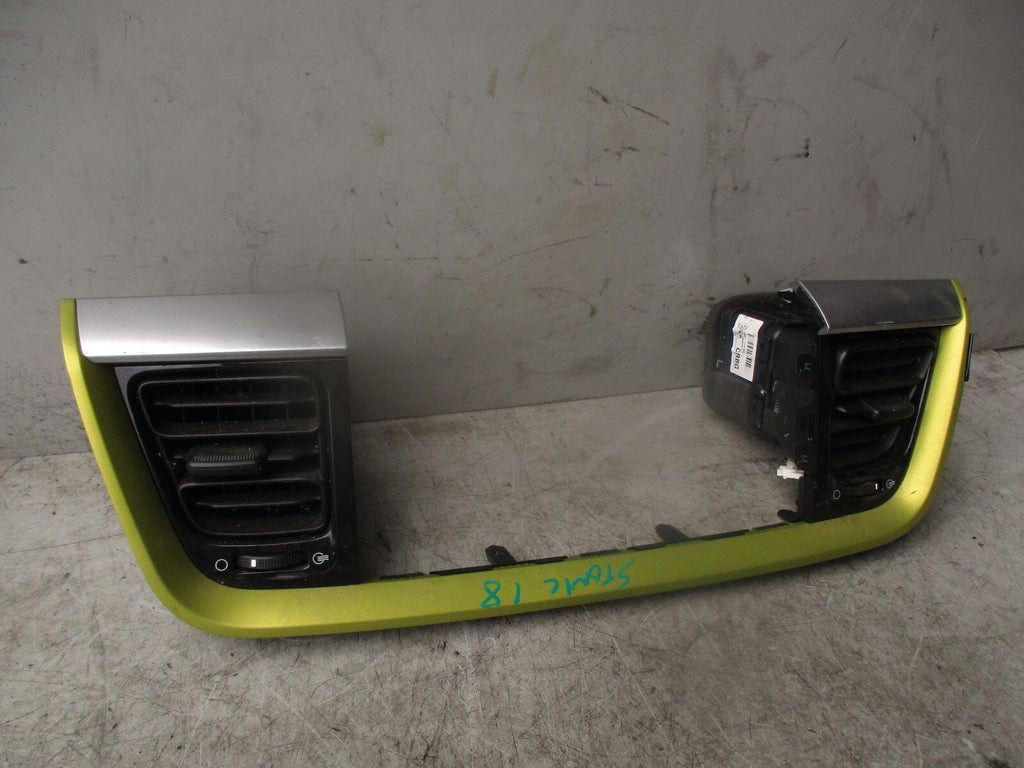 2018 KIA STONIC FRONT DASHBOARD RADIO SURROUND TRIM & AIR VENTS