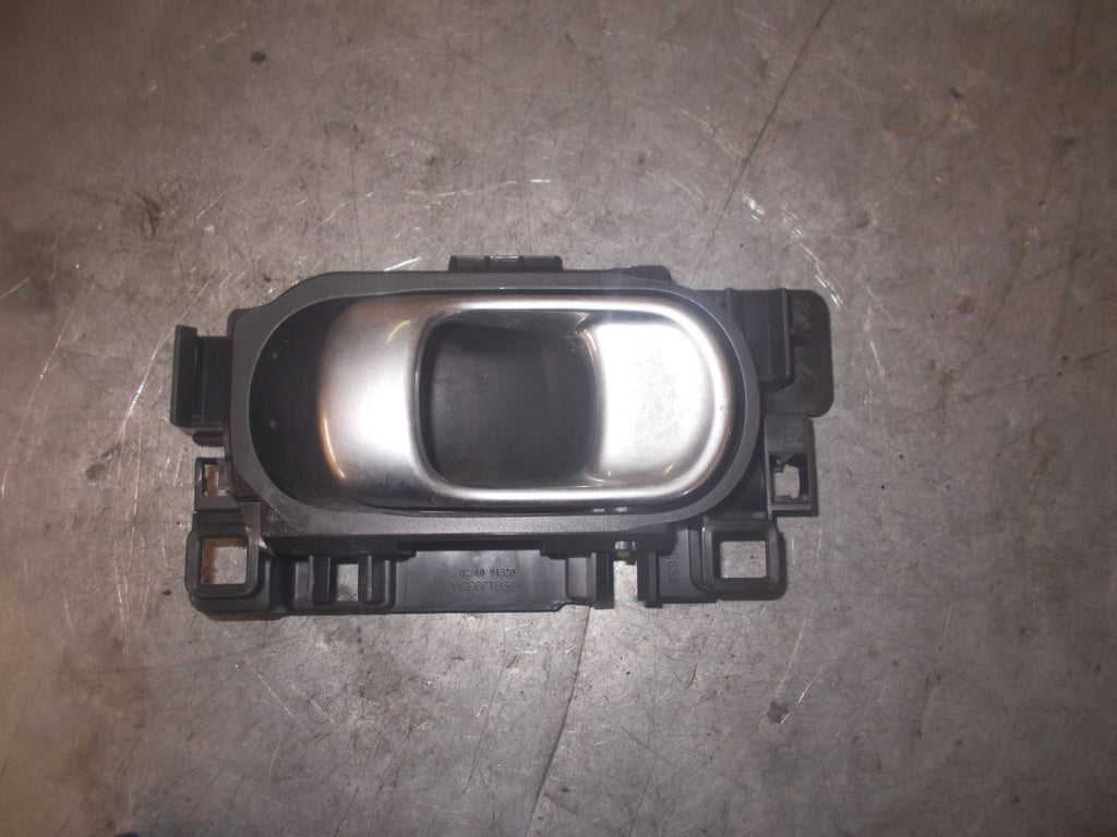 CITROEN C4 CACTUS 2016 NS PASSENGER SIDE INTERIOR DOOR HANDLE GREY 98012885VV