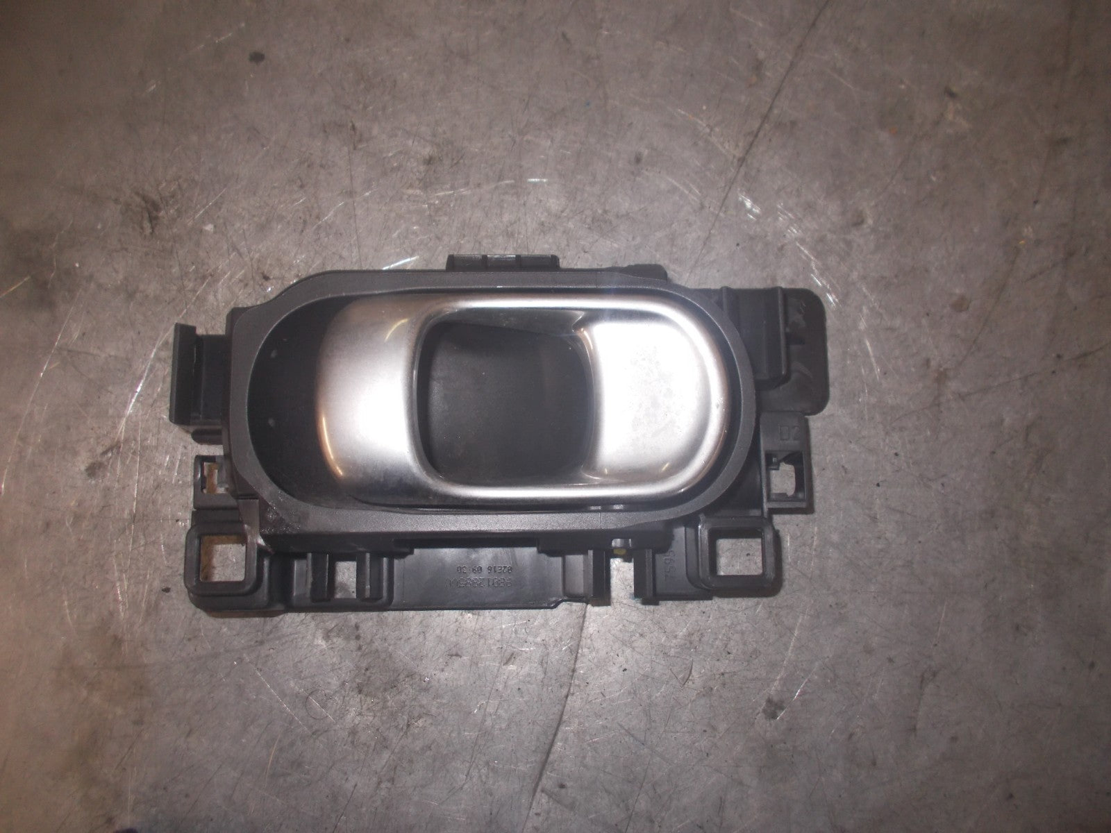 CITROEN C4 CACTUS 2016 NS PASSENGER SIDE INTERIOR DOOR HANDLE GREY 98012885VV