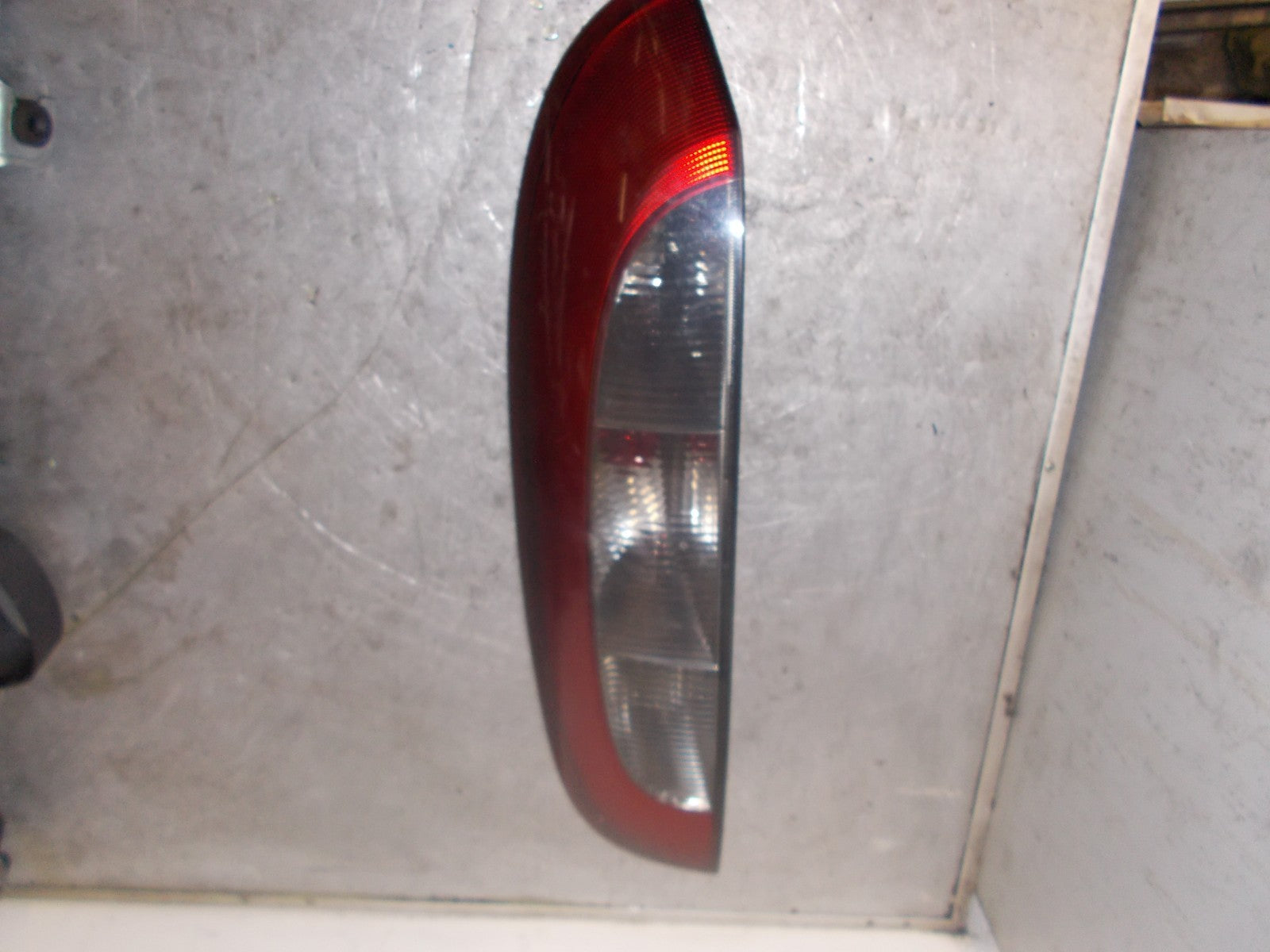 VAUXHALL CORSA C 2002 NSR PASSENGER SIDE REAR LIGHT TAIL LIGHT 09114336