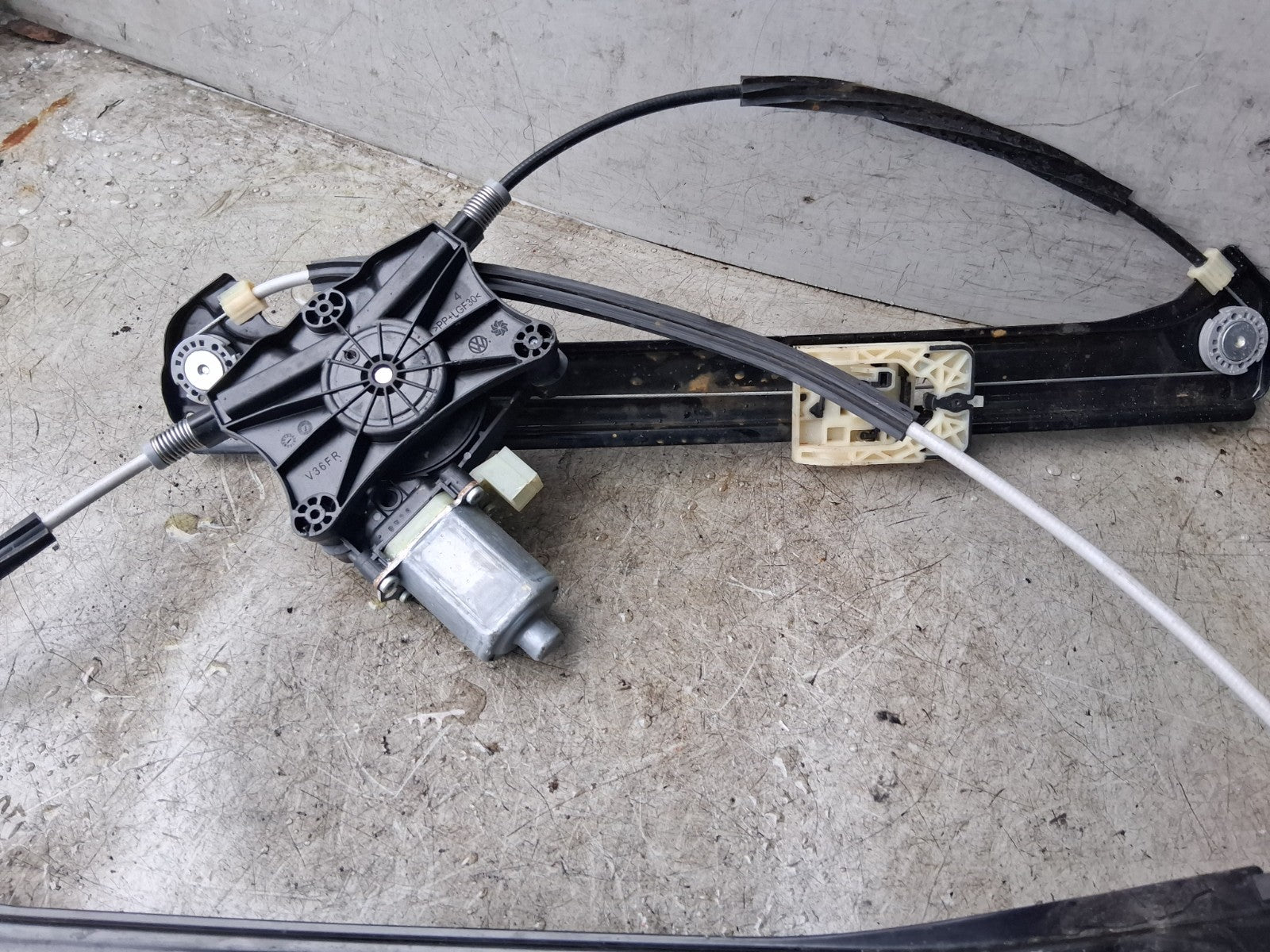 VW VOLKSWAGEN TIGUAN MK2 NSF PASSENGER SIDE FRONT LEFT WINDOW MOTOR REGULATOR