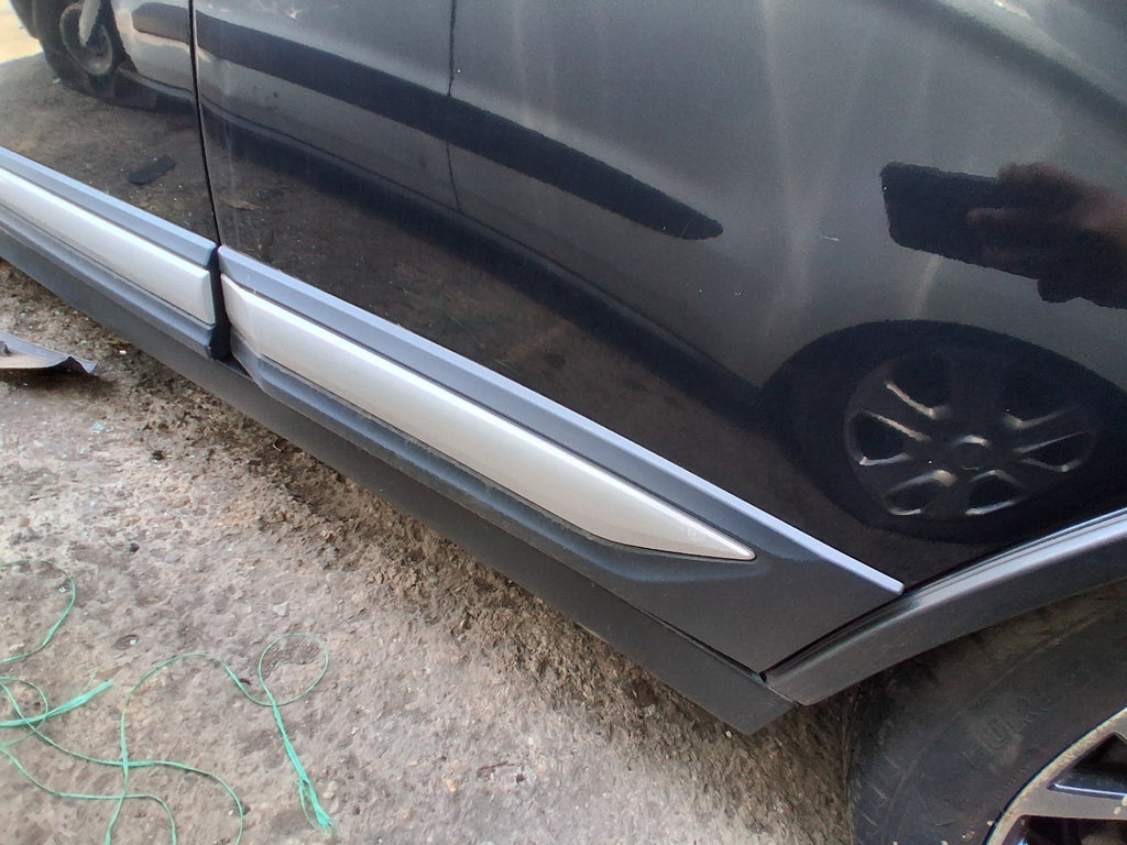 2018 MITSUBISHI OUTLANDER MK3 NSR PASSENGER SIDE REAR LOWER DOOR MOULDING TRIM