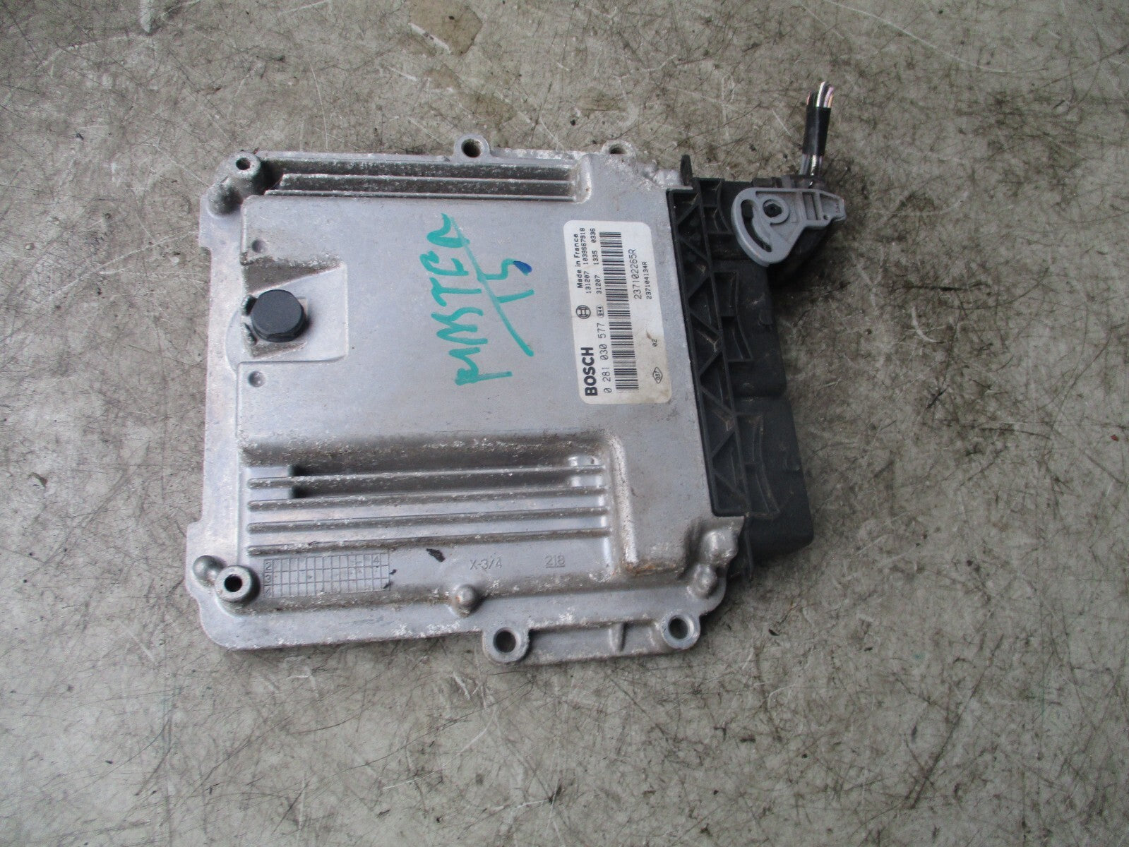 2013 RENAULT MASTER MK3 ECU ENGINE CONTROL UNIT 237102265R