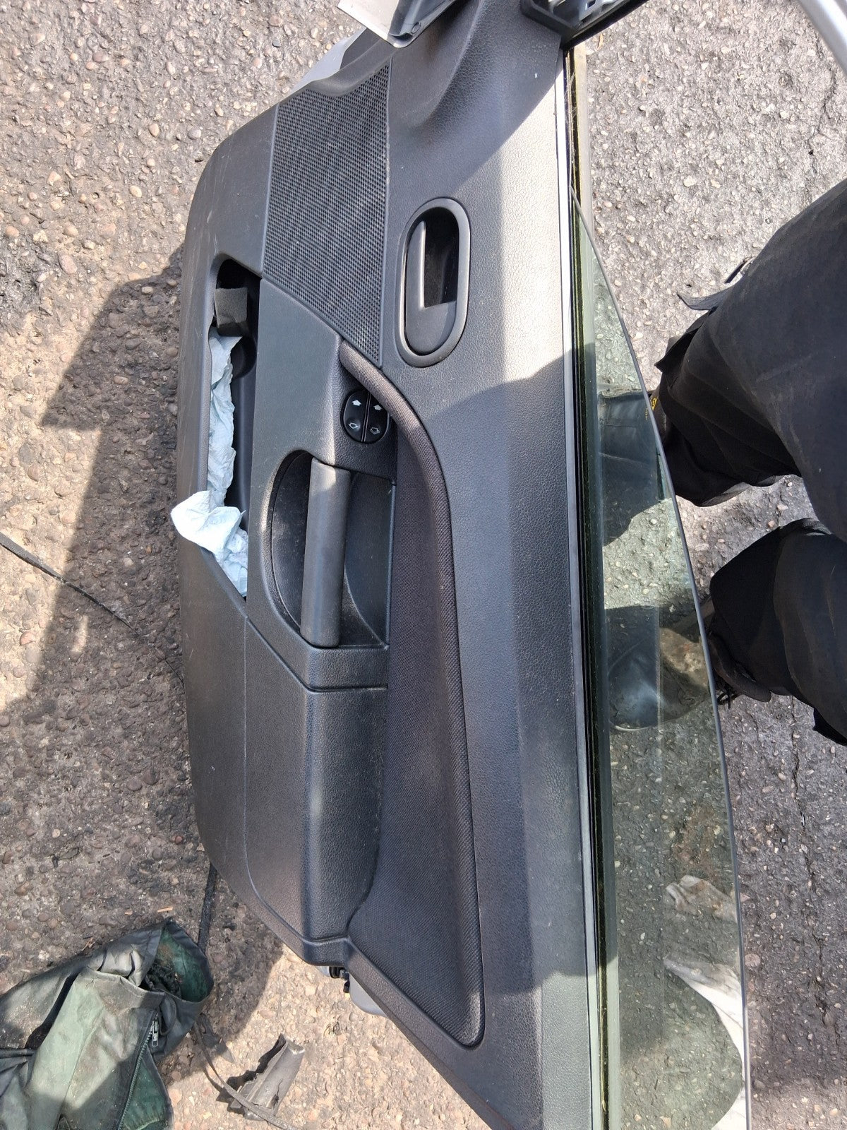 2006 FORD FIESTA MK6 OSF DRIVER SIDE FRONT RIGHT COMPLETE DOOR SILVER
