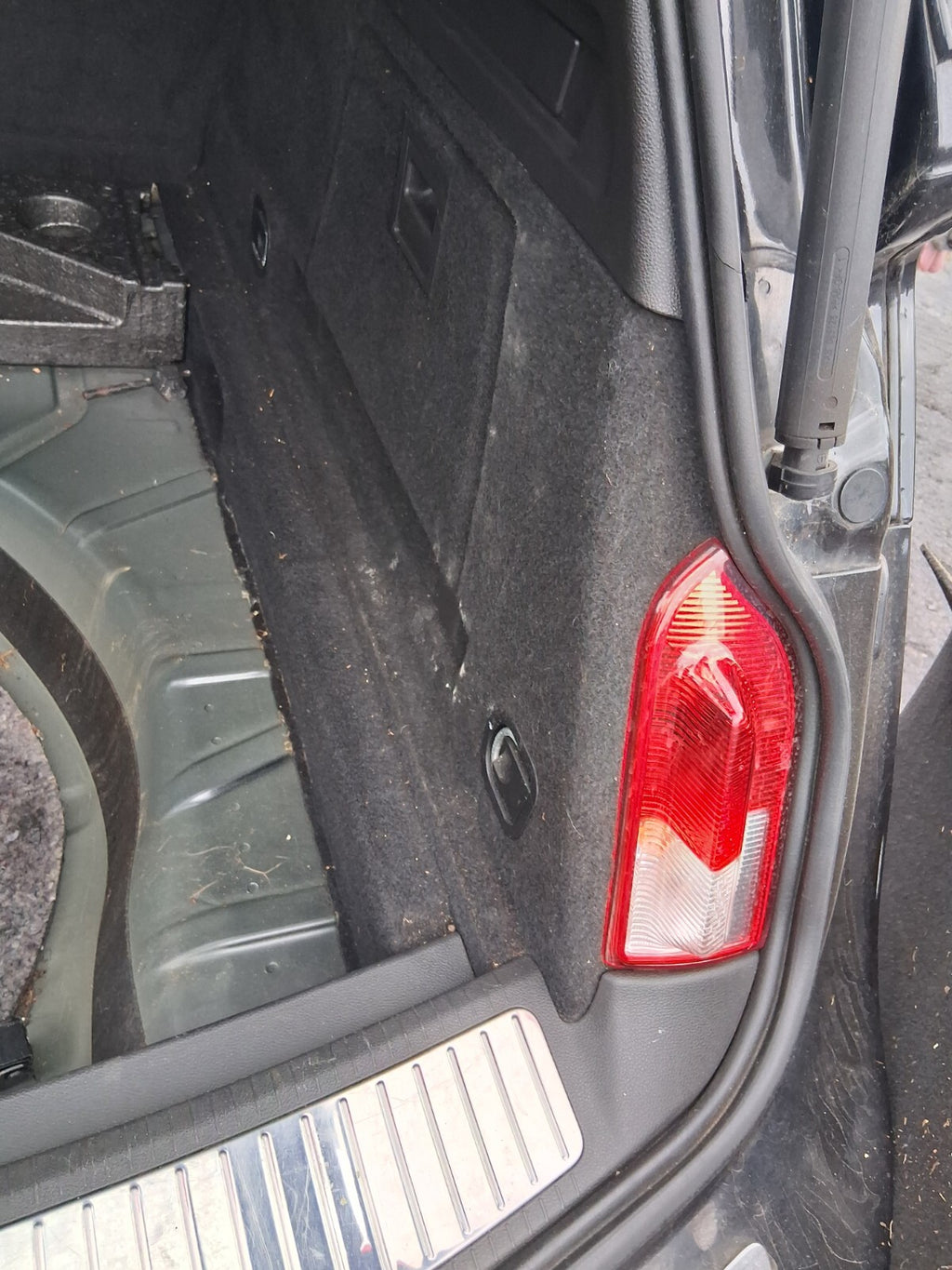 2011 VAUXHALL INSIGNIA ESTATE MK1 OS DRIVER SIDE RIGHT INNER BOOT LIGHT