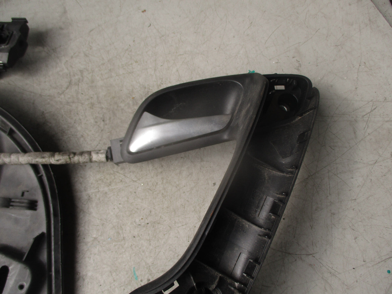 2016 VOLKSWAGEN POLO NSF PASSENGER FRONT DOOR LOCK & HANDLE 5K2837015D 5N0839885
