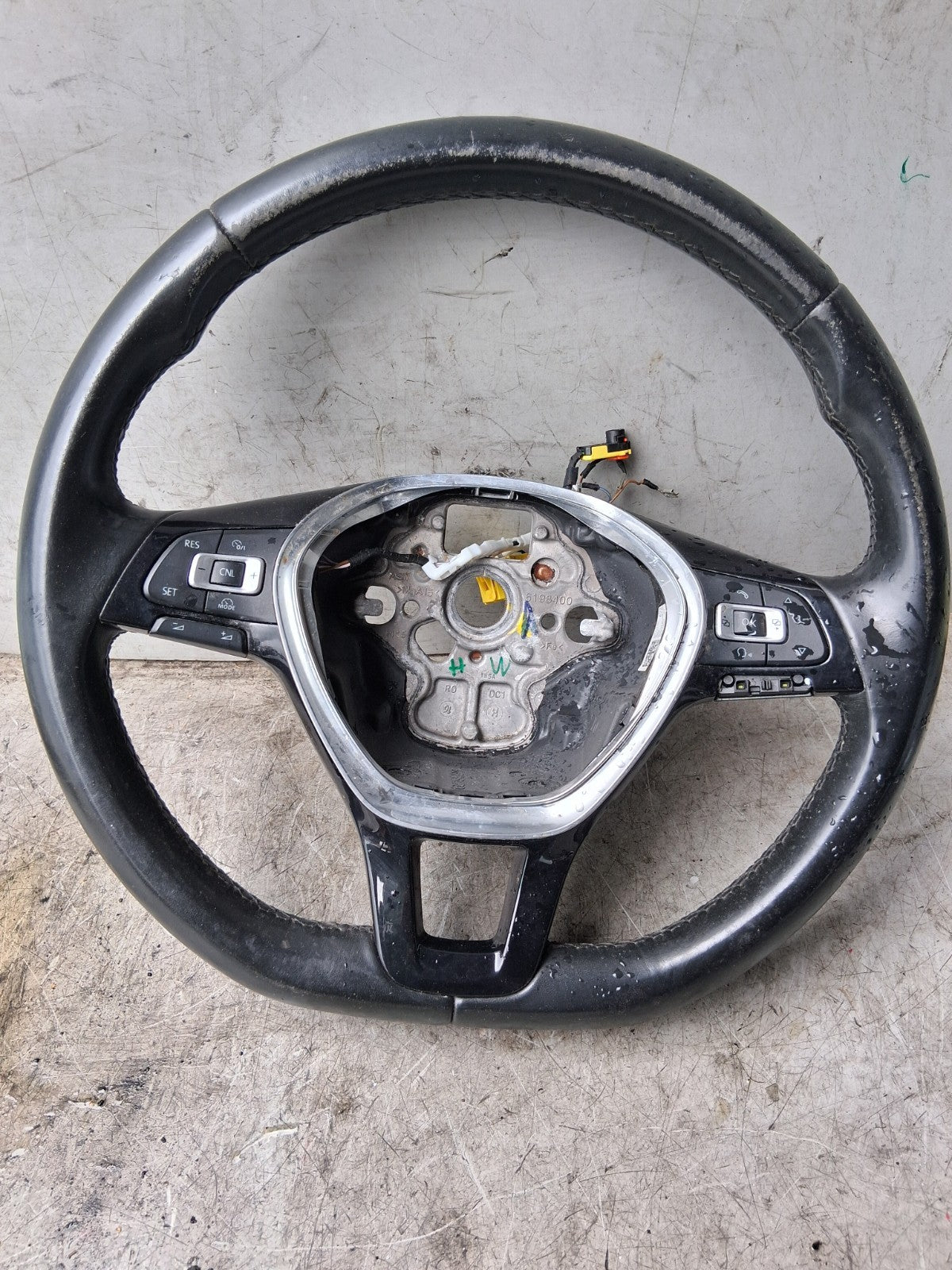 2016 VOLKSWAGEN GOLF MK7 MULTIFUNCTIONAL STEERING WHEEL 622995100A