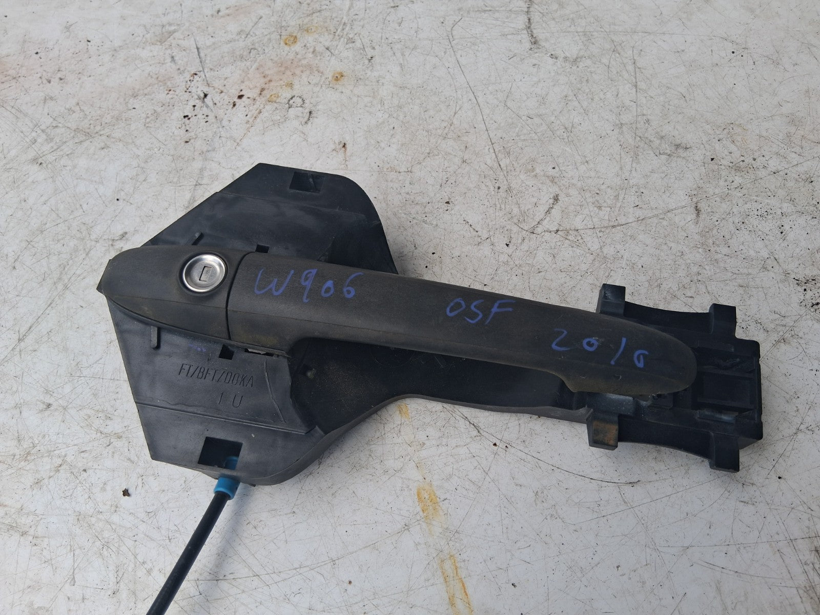 MERCEDES BENZ SPRINTER W906 2016 OSF DRIVER FRONT DOOR LOCK HANDLE A9067201835