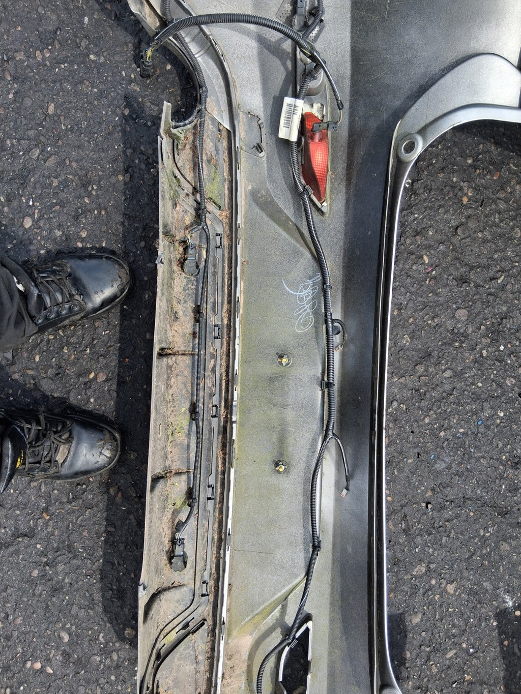 2015 VOLVO V40 D3 COMPLETE REAR BUMPER WITH PDC SENSOR SILVER