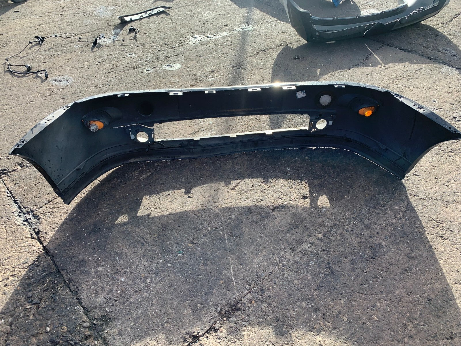 FORD FOCUS MK1 COMPLETE FRONT BUMPER BLACK BARE